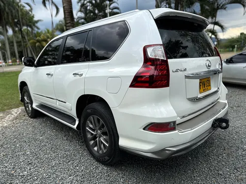 Lexus GX Árabe