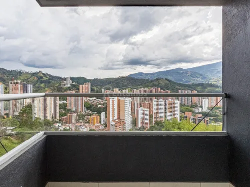 Apartamento En Venta En Loma Linda. Cod V776051