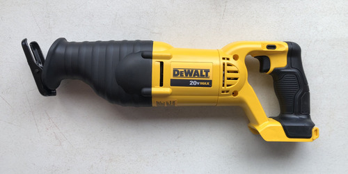 Sierra Reciprocante Dewalt Dcs381 20v Sin Bateria/ Cargador (Usado)