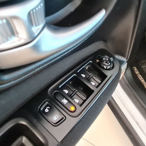 Imagem 10 de 15 de Renegade Sport 1.8 Flex
