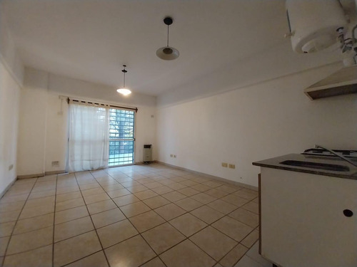 Venta Monoambiente Primer Piso, Con Cochera Descubierta En Morón Centro, Moron Norte.-