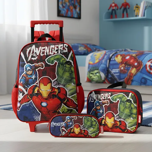 Kit escolar completo dos Vingadores com mochila de rodinhas, lancheira e estojo dispostos em um quarto infantil