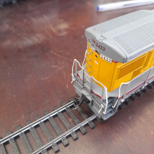 Imagem 7 de 10 de Locomotiva Ho Ge C30-7 Up 2432 Atlas 9 Polegadas /19