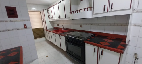 Vendo Apartamento De 77 Mts2 En La Urbina / 2h / 1b / 1p .
