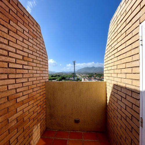 Penthouse Ubicado En Pampatar, Detrás Del Sámbil