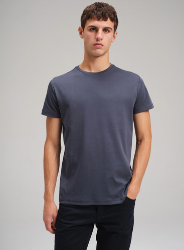 Remera Etiqueta Negra Cuello U Liquid Cotton I25