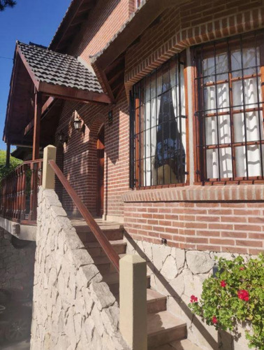 Casa En Venta - 3 Dormitorios 4 Baños 2 Cocheras - 332mts2 - Villa Gesell