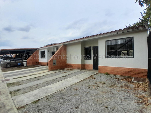 Casa En Venta En Obra Gris, Con Todo El Material Para Culminar A Su Gusto Ymp Muebles De Cocina Con El Tope De Cuarzo Para Instalar, Porcelanato, Excelente Oportunidad. Monte Carmelo Sandiego 24-17488