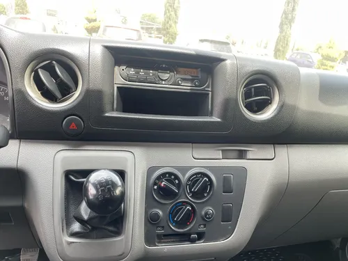 Nissan Urvan 2.5 Panel Amplia Aa Paquete Seguridad Mt