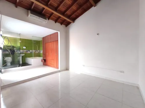 Casa En Arriendo En Prados Del Norte. Cod A24944