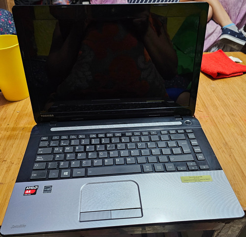 Laptop Toshiba Satelite C40d-asp4388fm Para Piezas O Refacci Gris (Usado)