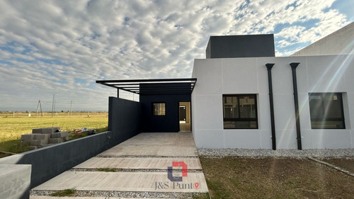 Duplex En Brisas De Manantiales .