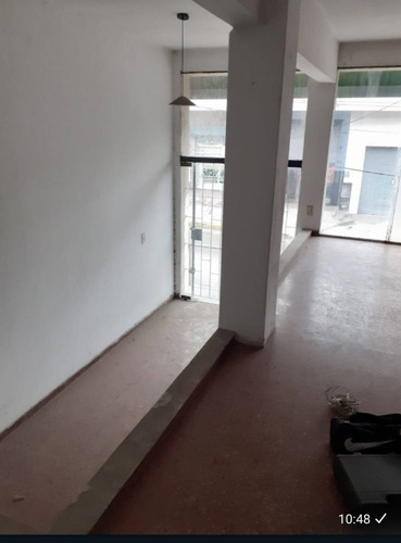 Imagen 2 de 4 de Local Comercial En El Cruce Varela
