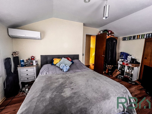 Gran Comodidad Y Ubicación, 4d+3b+servicios+piscina.