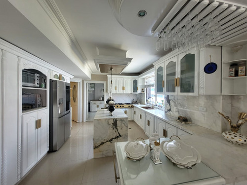 Muy Buen Apartamento En Alto Prado, 4 Habitaciones Con Baño, 404m2 $1.616 Millones
