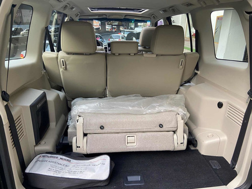 Imagen 13 de 14 de Mitsubishi Pajero Limited 4x4 2016
