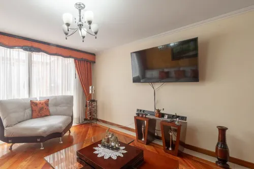Casa En Venta En Niza 8. Cod V14654