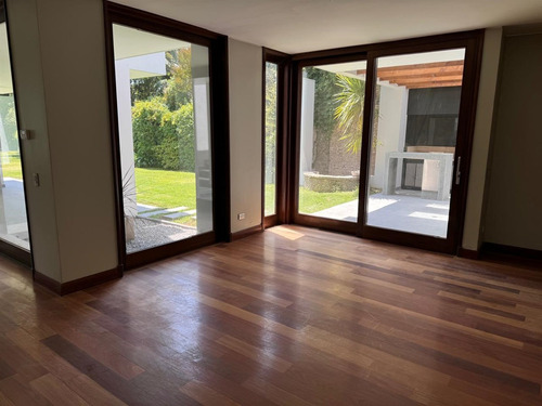 Moderna En Condominio Cercana A Colegios, Centro Comercial