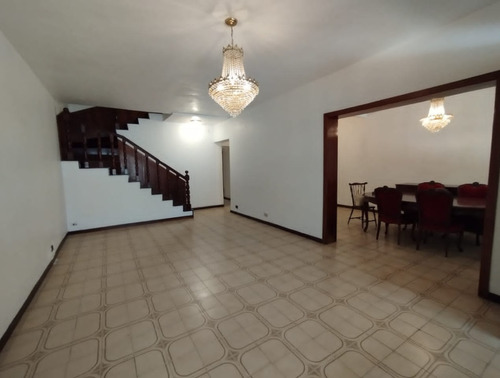 Casa Comercial En Alquiler, Los Palos Grandes, Municipio Chacao, Caracas, Venezuela.