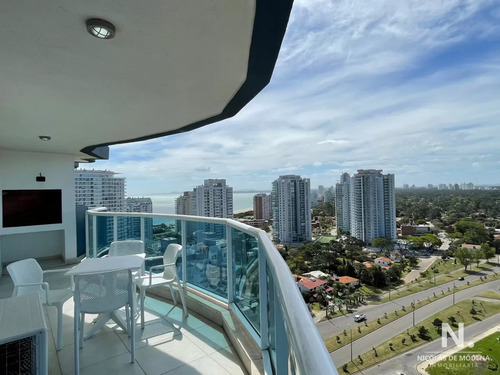 Apartamento De 3 Dormitorios En Edificio Casino Tower, Punta Del Este , Playa Mansa 