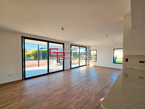 Casa A Estrenar En Barrio Cerrado Ceibos, Puertos Del Lago. Escobar.
