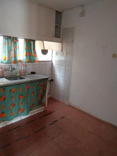 Imagen 2 de 9 de Frente A 18 De Julio Vivienda Ó Oficina