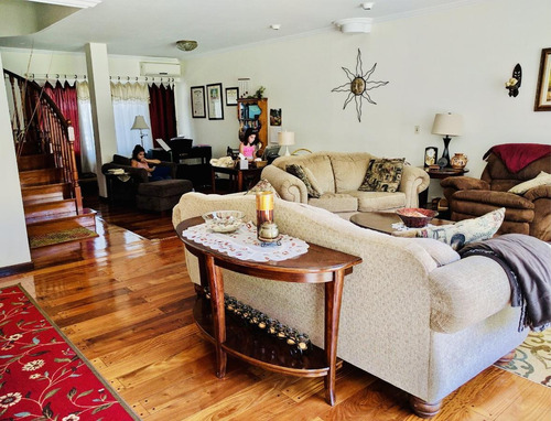 Cómoda Casa En Venta Y Alquiler En Martinez.