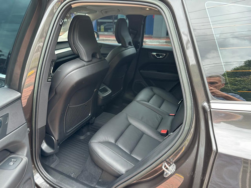 Volvo XC60 2.0 B5 Momentum Hybrida At 4x4