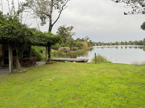 Hermosa Casa, Salida Al Lago, Amplio Terreno