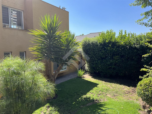 Casa En Venta De 6 Dorm. En La Florida