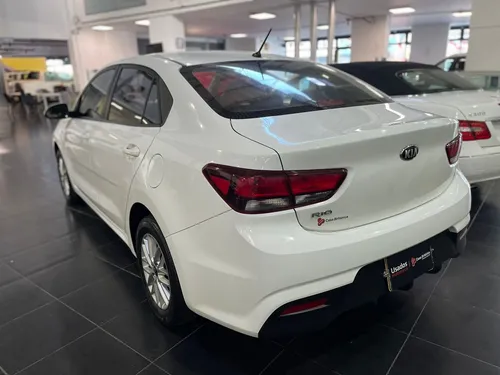Kia Rio VIBRANT AT 4X2 1.4