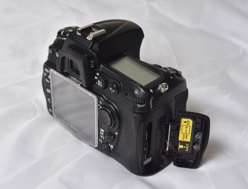 Câmera Dslr Nikon D300(corpo) + Varios Extras - Excelente!