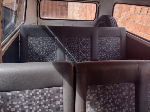 Volkswagen Kombi 1.4 Lotação Total Flex 3p