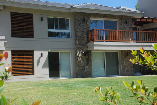 Apartamento En Alquiler Y Venta Con Jardin De Uso Exclusivo De 2 Dormitorios En Carrasco