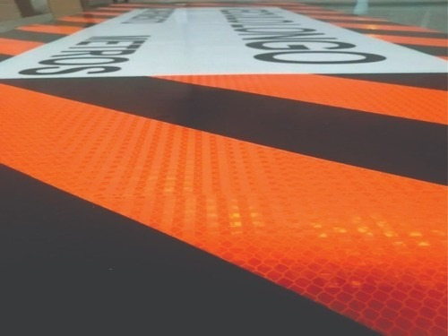 Imagem 3 de 4 de Faixa Adesiva Refletiva Para Caminhão Veículo Longo