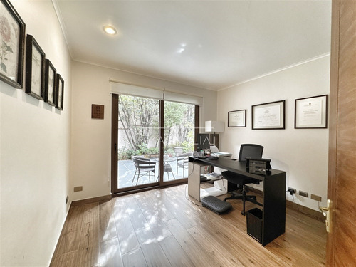 Casa En Arriendo De 7 Dorm. En Las Condes