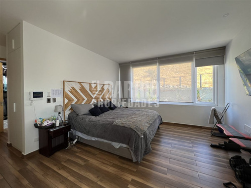 Casa En Venta De 4 Dorm. En Chicureo, La Reserva