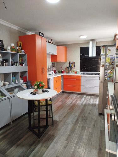 Hermosa Casa 4dormitorios 3baños, A Pasos Hispano Británico