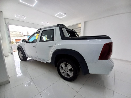 Imagen 12 de 12 de Reanult Duster Oroch Out Sider Plus - 2018 - Blanco