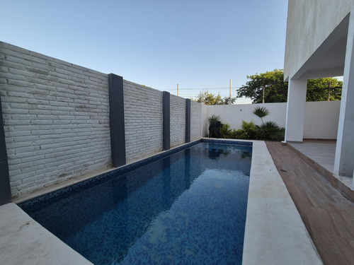 Playa De Vacas, Departamento En Venta En 1er Nivel Con Alberca.