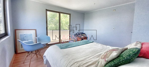Casa En Venta De 5 Dorm. En Limache