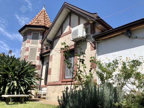 Excepcional Chalet De Estilo Sobre Lote Doble - Venta Directa!!