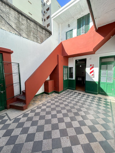 Ph Sobre Avenida De 6 Ambientes Con Destino Comercial