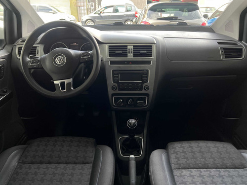 Imagen 13 de 14 de Volkswagen Fox 2015 1.6 Confortline Pack Saf