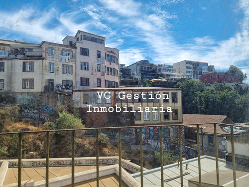 Oficina En El Casco Histórico De Valparaíso