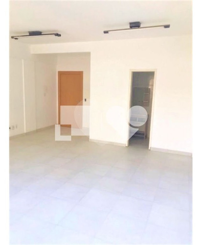 Imagem 10 de 15 de Excelente Sala Comercial Ampla, Com 37m² Privativos, De Fundos, Silenciosa, Iluminada E Reformada - Reo420753