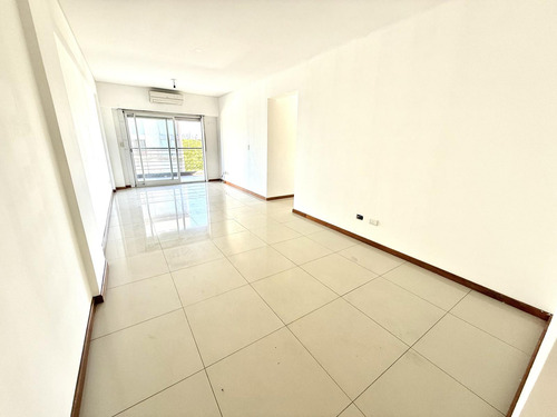 Departamento En Alquiler 3 Ambientes Con Cochera En Banfield Este