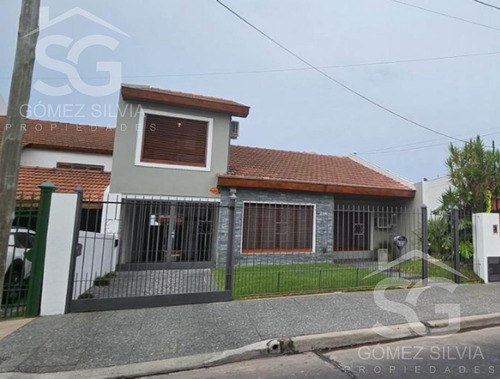 Casa En  Venta 4 Ambientes En Castelar Norte 