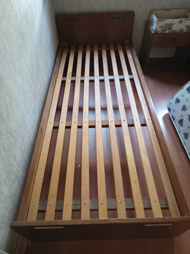 Juego De Camas De 1 Plaza (2). 1 Colchón De Regalo. Marrón (Usado)