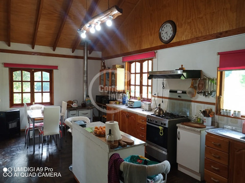 Parcela De 10.200 M2 Con Casa Nueva De 190 M2 En Curarrehue
